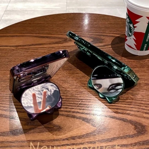 Hello Kitty Mirror Phone Stand - Picture 10 of 16